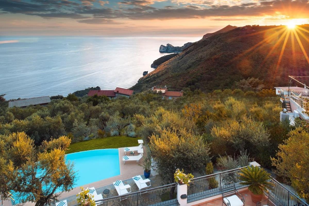 Villa Chez Pie Panoramic Views Pool And Guest Services SantʼAgata sui Due Golfi Exteriör bild